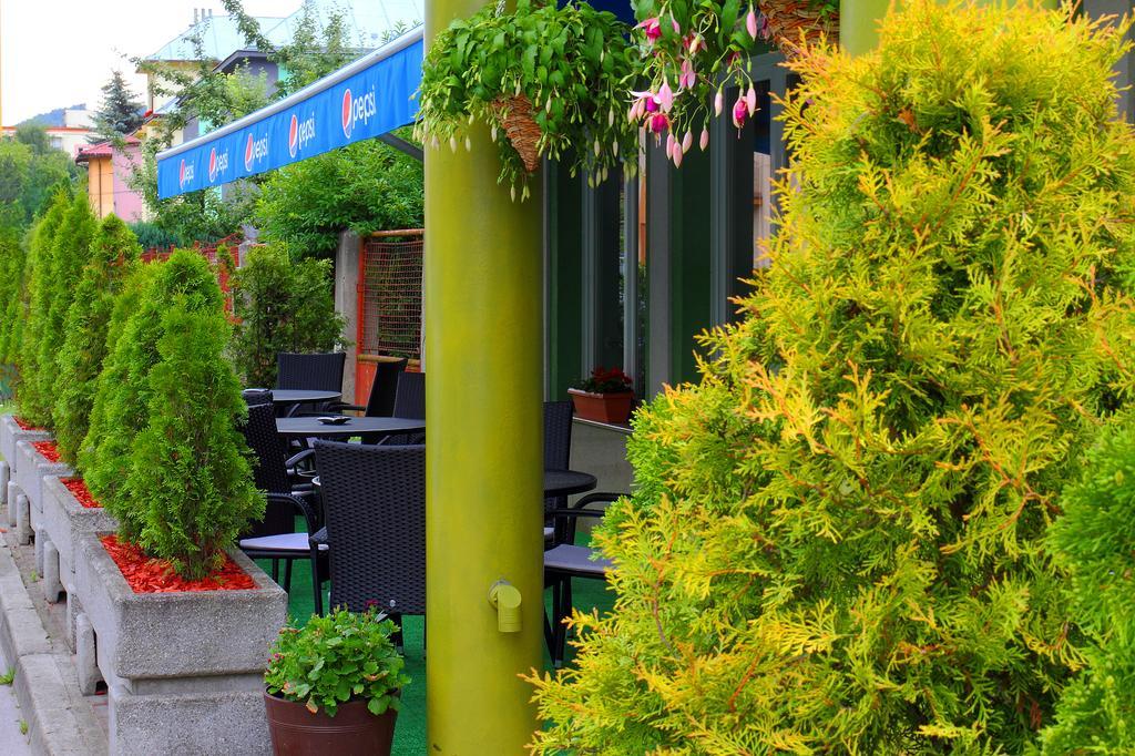 Penzion Blesk รูชอมแบรอค ภายนอก รูปภาพ