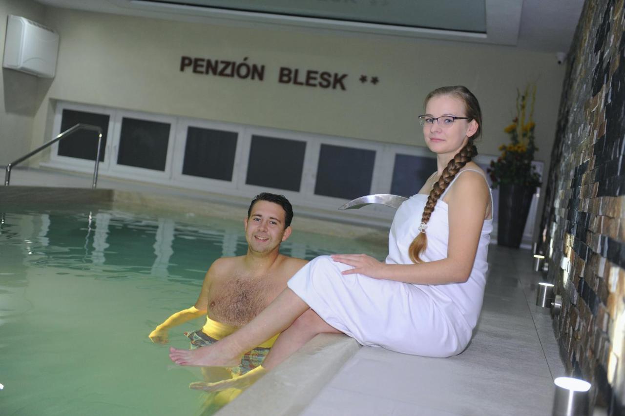 Penzion Blesk รูชอมแบรอค ภายนอก รูปภาพ